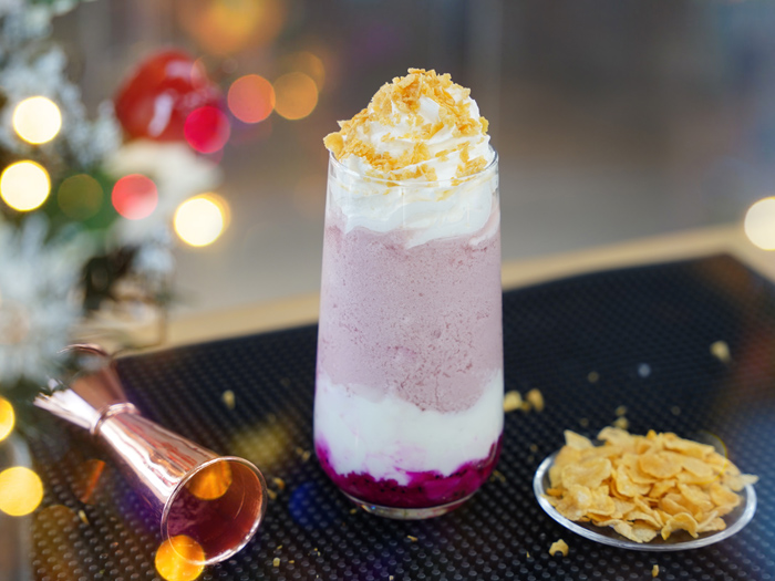 Dâu Hồng Yogurt - Công Thức Đá Xay Đặc Biệt Hút Khách Dịp Lễ Giáng Sinh