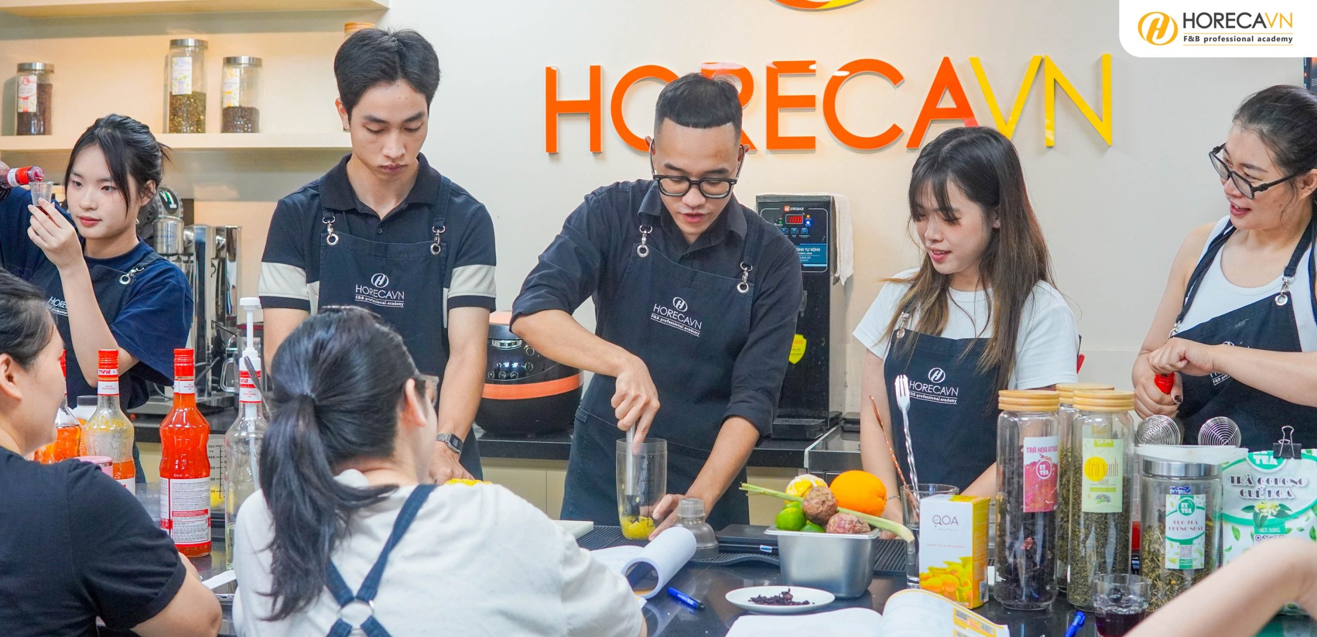 Hình ảnh lớp học pha chế tại Horecavn