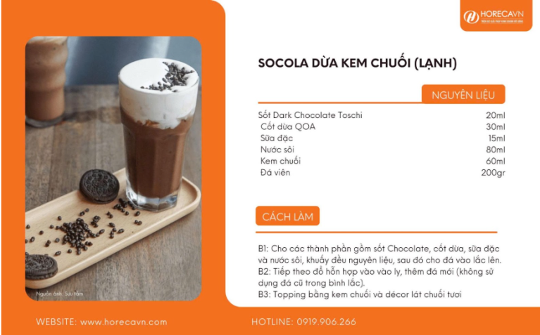 Ly Socola Dừa Kem Chuối được phủ lớp kem sánh mịn và vụn socola trang trí cùng công thức chi tiết.